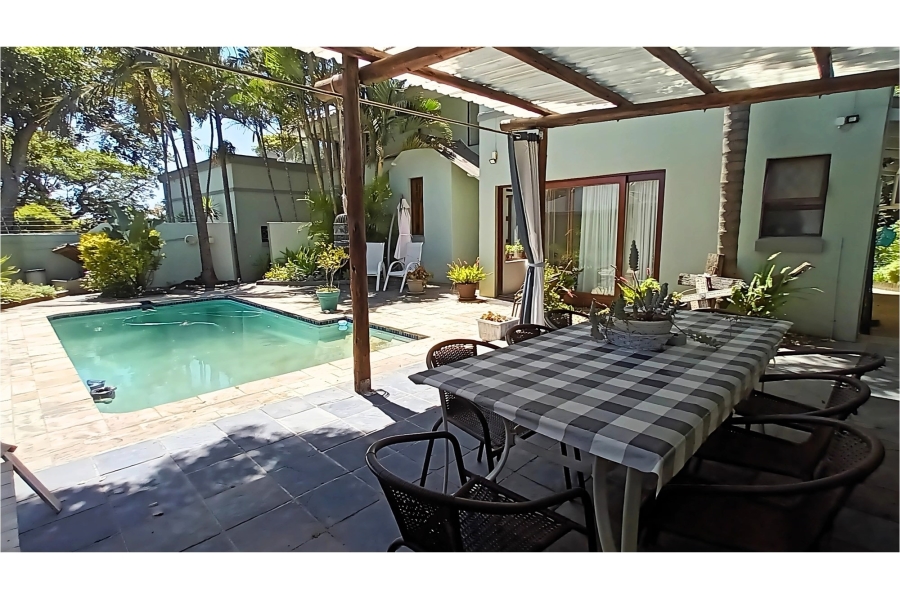 7 Bedroom Property for Sale in Bonza Bay Eastern Cape